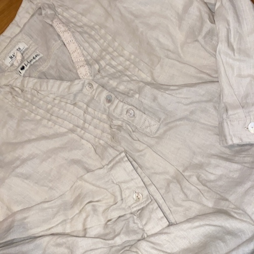 Malvin linen top size M oatmeal colored gently used 3/3 sleeve length. - Picture 2 of 4